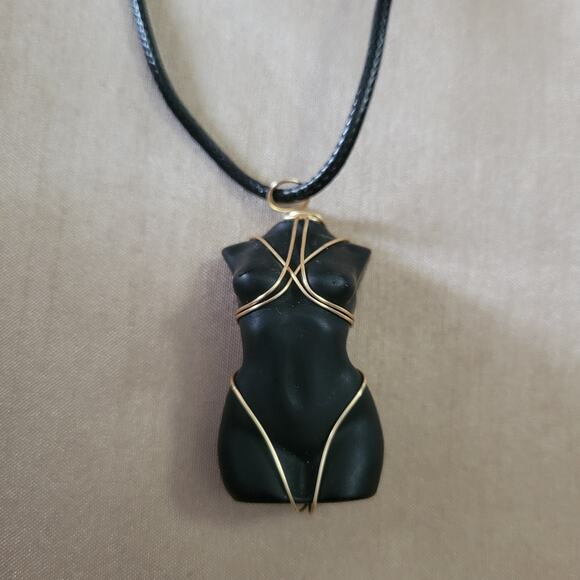 Obsidian crystal wire wrapped curvy goddess statue necklace - Picture 1 of 3